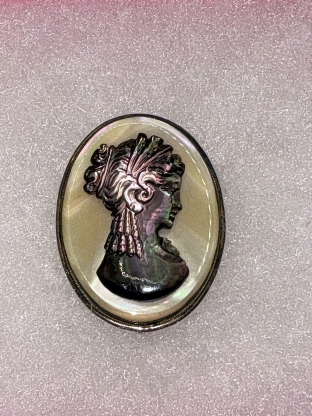 Vintage Mother of Pearl Cameo Pendant Necklace - Picture 4 of 8